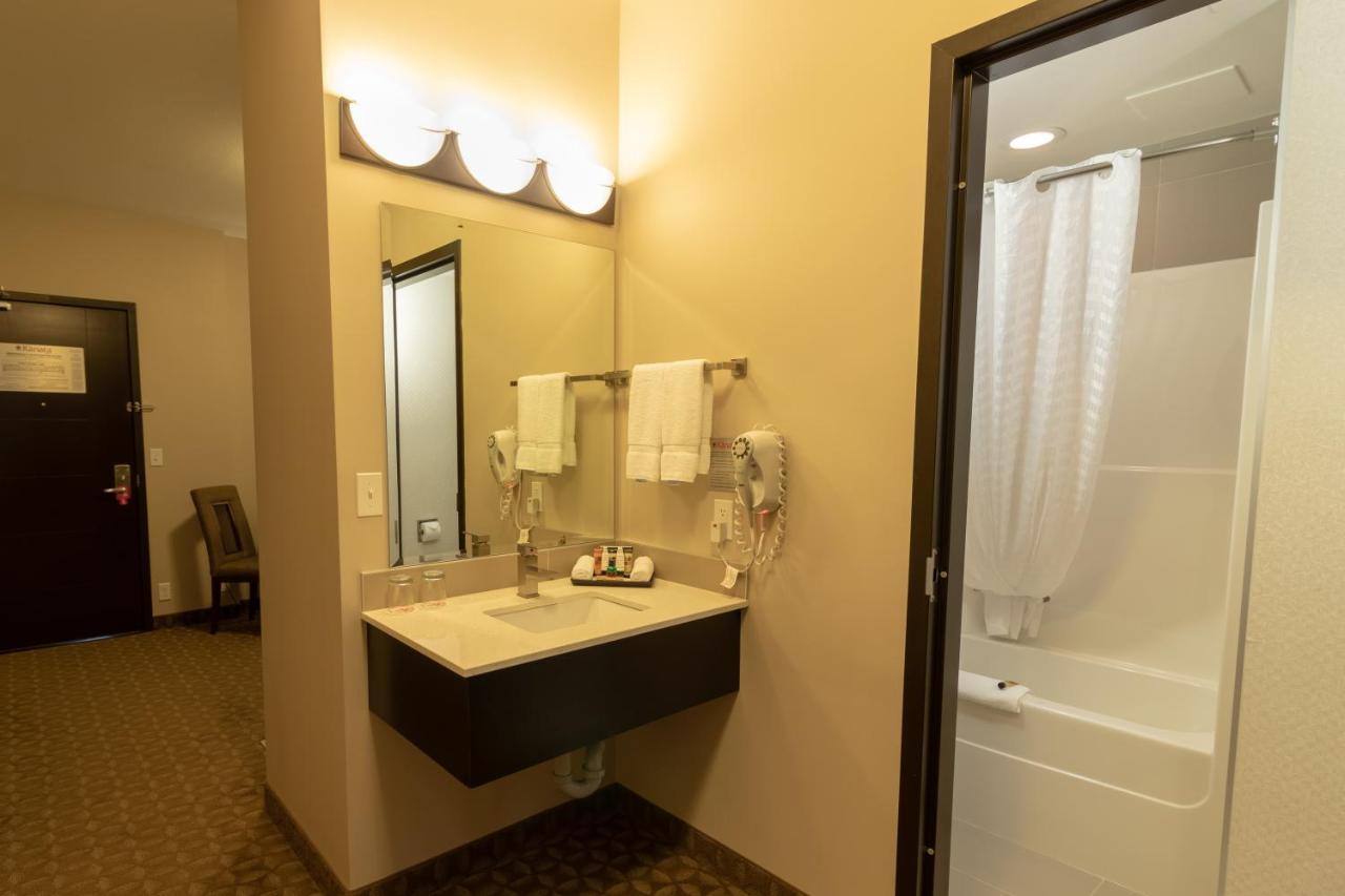 Kanata Whitecourt Bagian luar foto