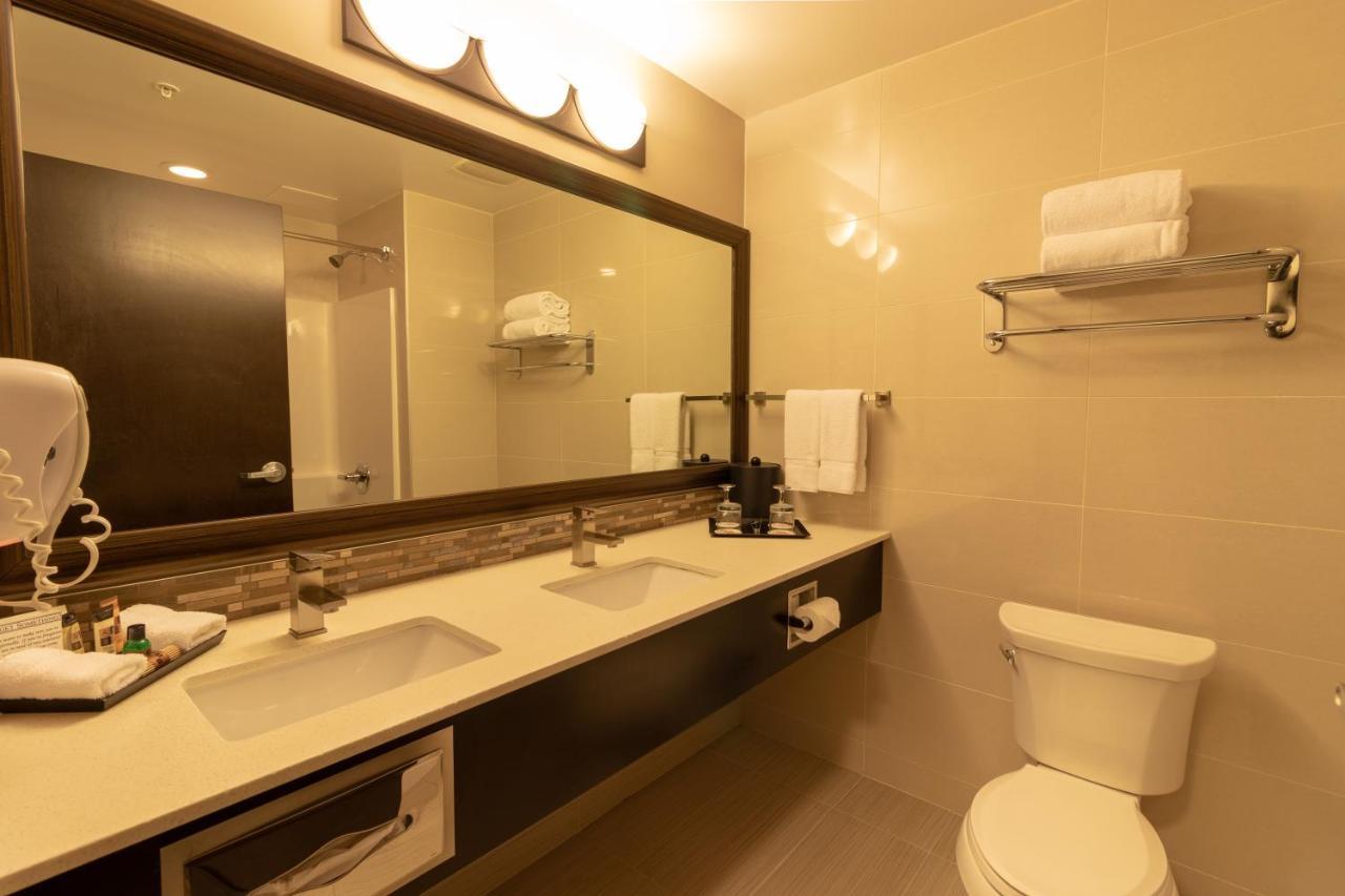 Kanata Whitecourt Bagian luar foto