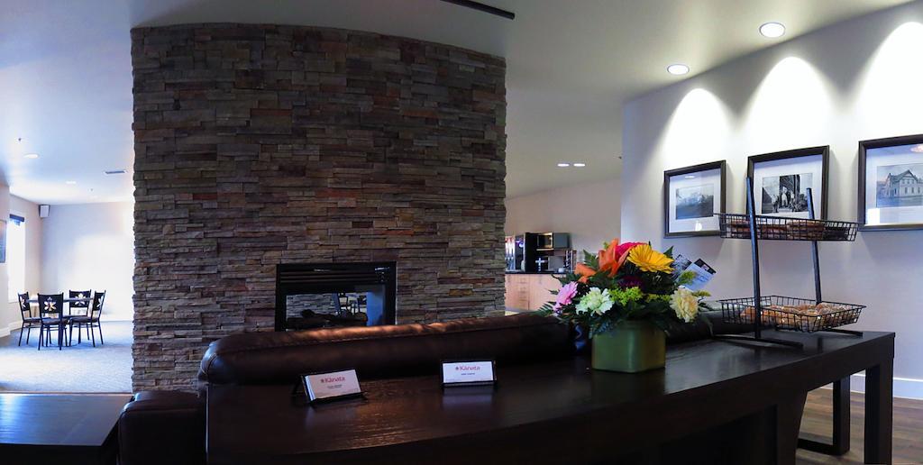 Kanata Whitecourt Bagian luar foto